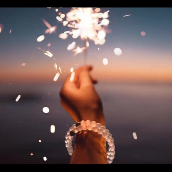 Lokai “find your balance” silicone bracelet - Picture 2 of 3